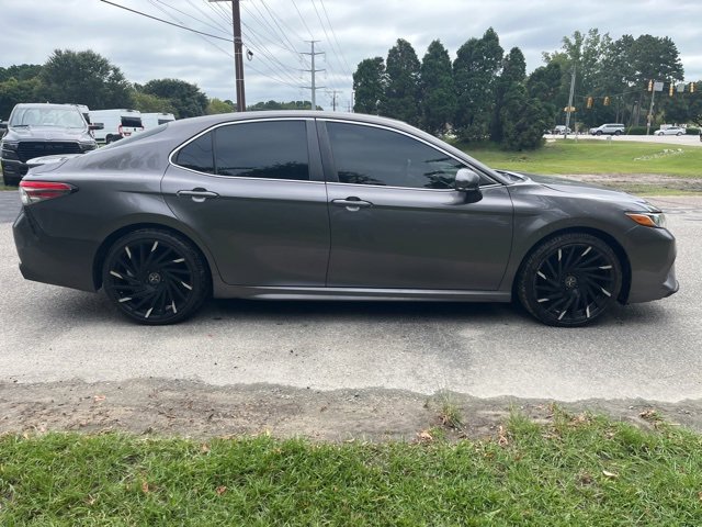 2018 Toyota Camry SE photo 2