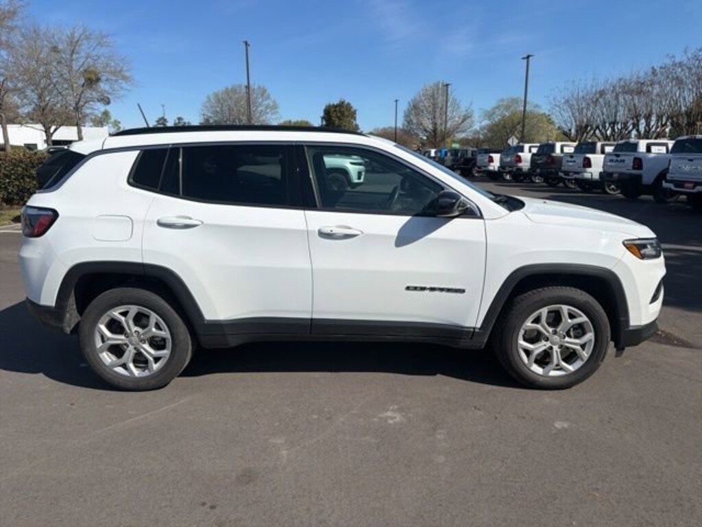 Used 2024 Jeep Compass Latitude SUV