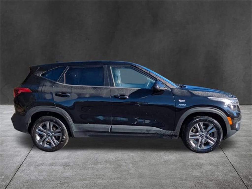 Used 2023 Kia Seltos LX SUV