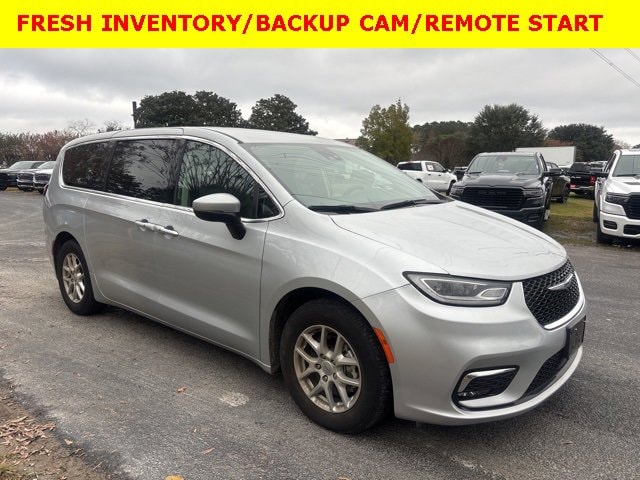 2023 Chrysler Pacifica Touring L's photo