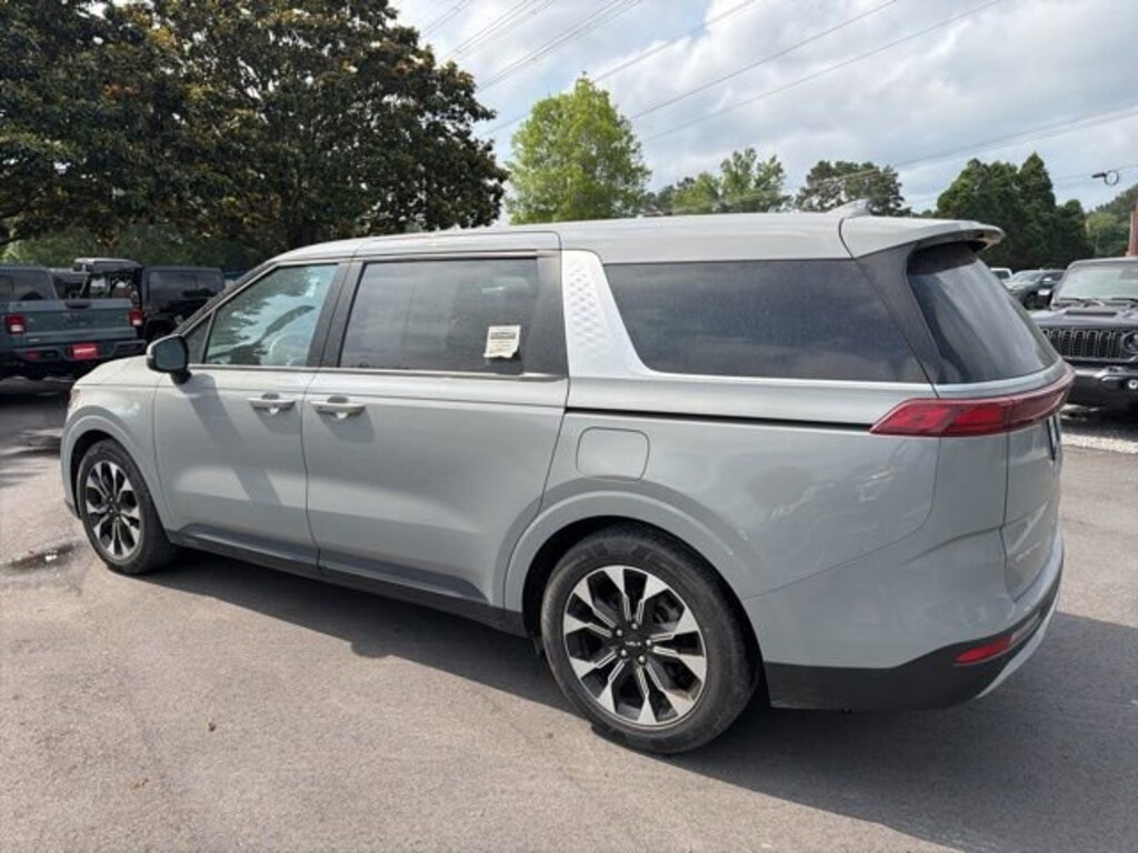 Used 2023 Kia Carnival EX MPV