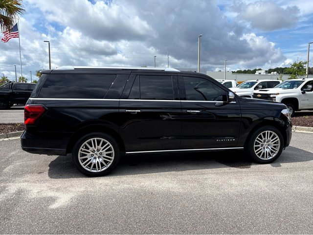 2022 Ford Expedition MAX Platinum photo 2