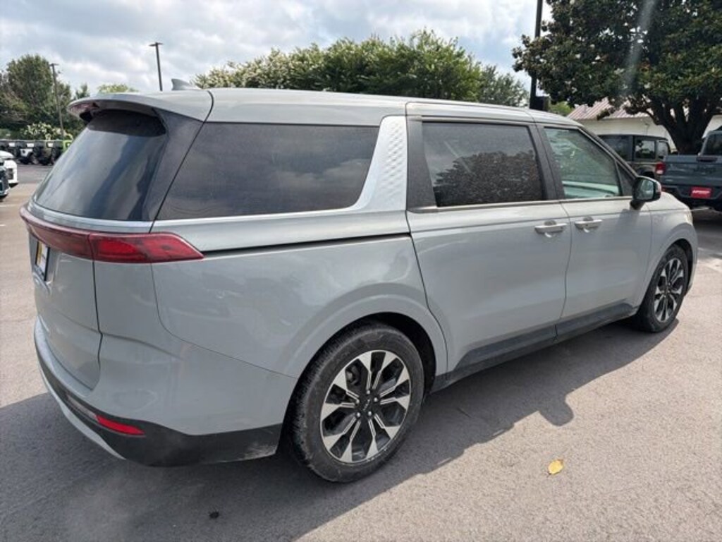Used 2023 Kia Carnival EX MPV