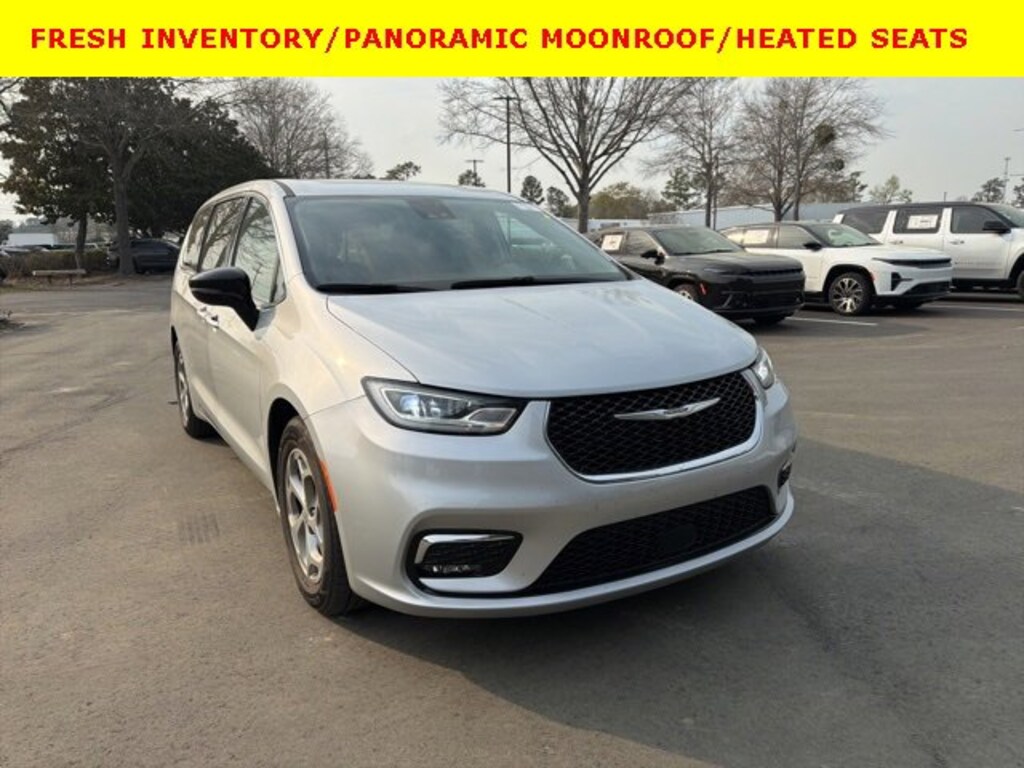 Used 2024 Chrysler Pacifica Limited Van Passenger Van