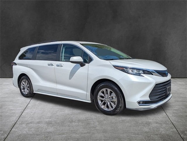 Used 2023 Toyota Sienna XLE with VIN 5TDYRKEC6PS171172 for sale in Summerville, SC