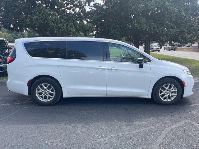 2024 Chrysler Pacifica Touring L photo 2