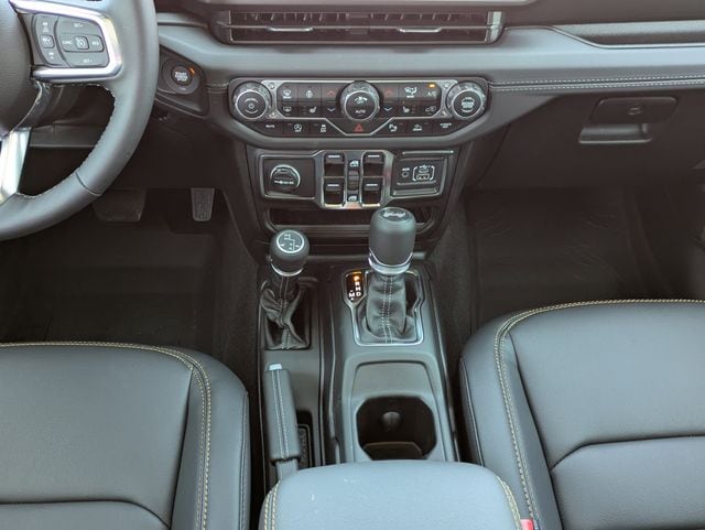 2025 Jeep Wrangler 4-Door Sahara - Photo 20