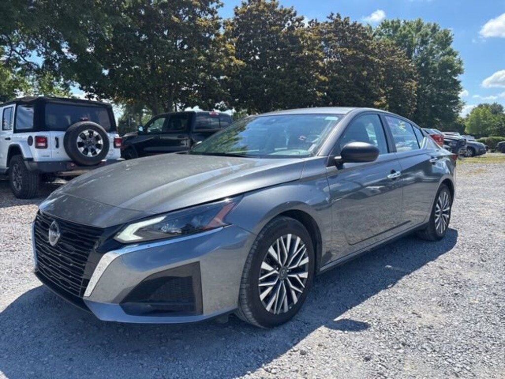 Used 2025 Nissan Altima SV Sedan