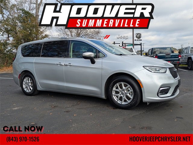 2023 Chrysler Pacifica Touring L's photo