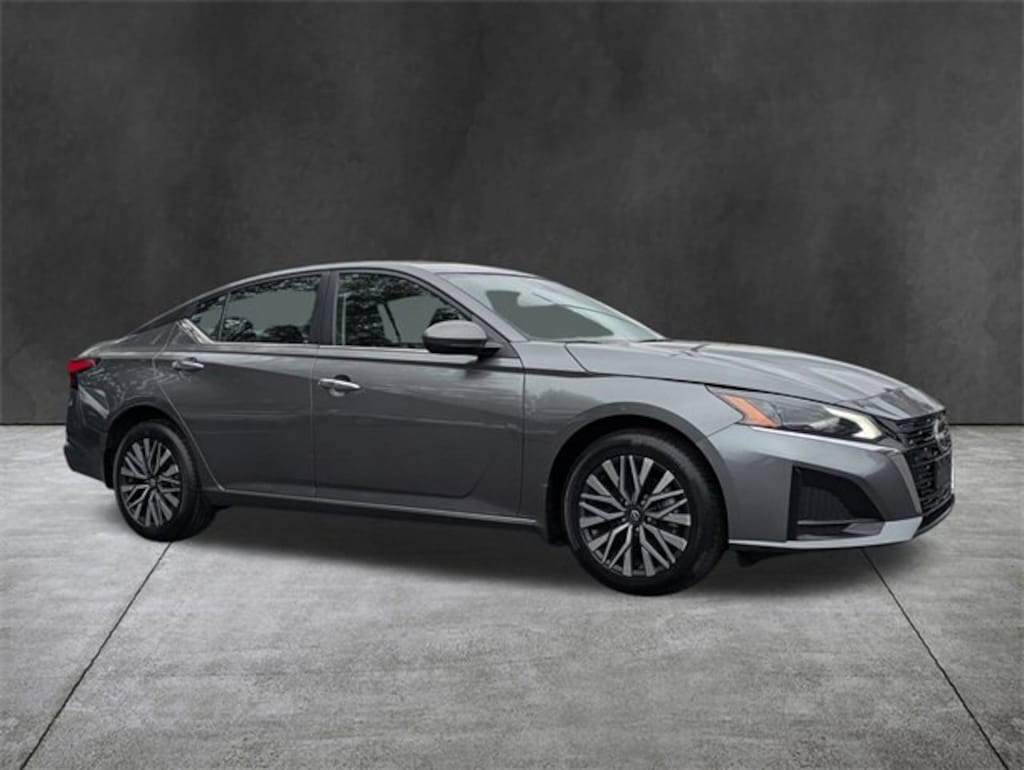 Used 2023 Nissan Altima 2.5 SV Sedan