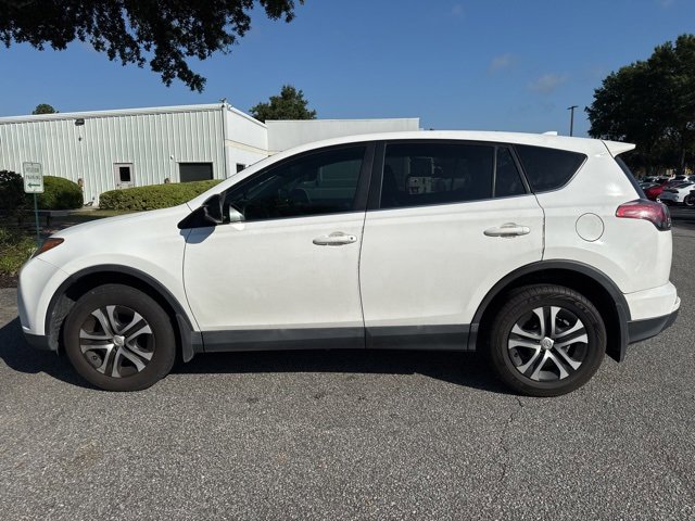 2018 Toyota RAV4 LE photo 3