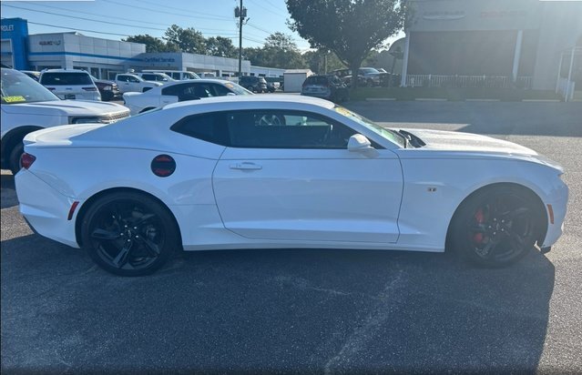2022 Chevrolet Camaro 1LT photo 2