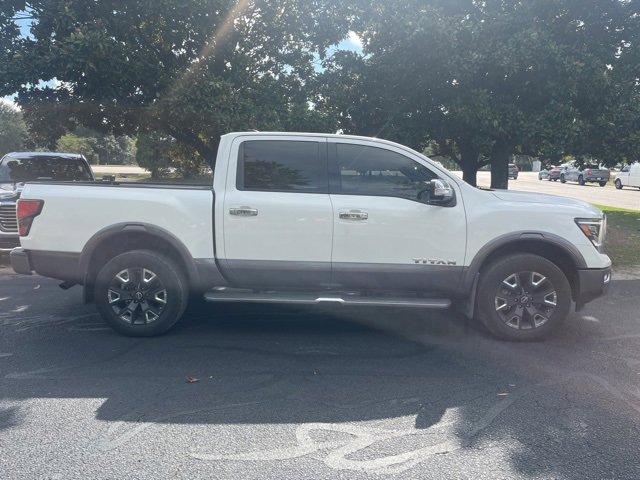 2023 Nissan Titan Platinum Reserve photo 2