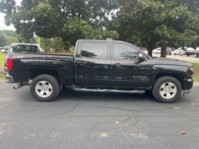 2017 Chevrolet Silverado 1500 LT photo 2