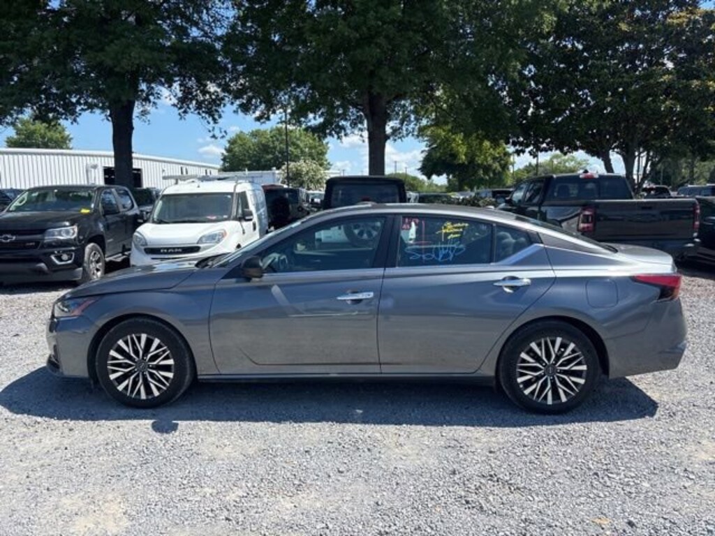 Used 2025 Nissan Altima SV Sedan
