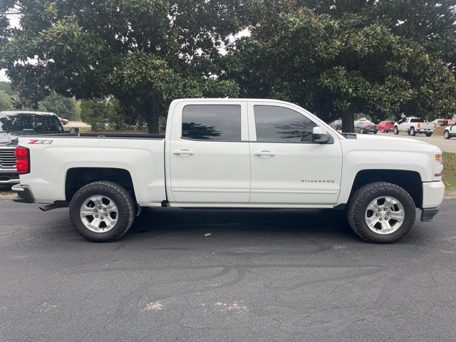 2018 Chevrolet Silverado 1500 LT photo 2