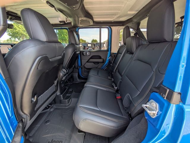 2025 Jeep Wrangler 4-Door Sahara - Photo 15