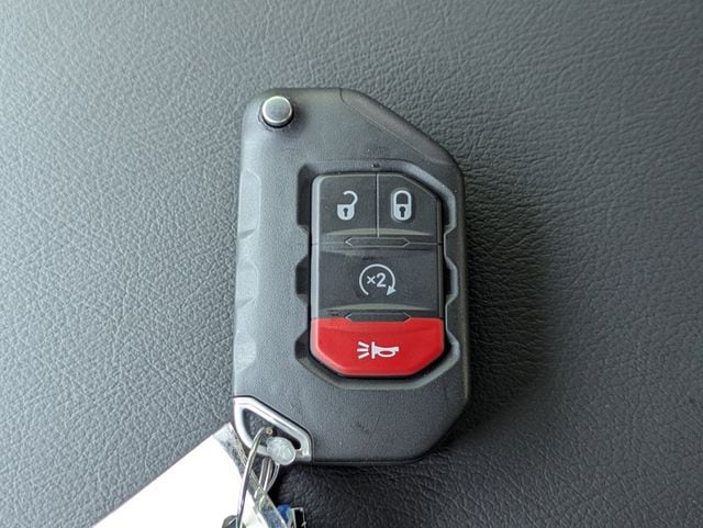 2025 Jeep Wrangler 4-Door Willys - Photo 31