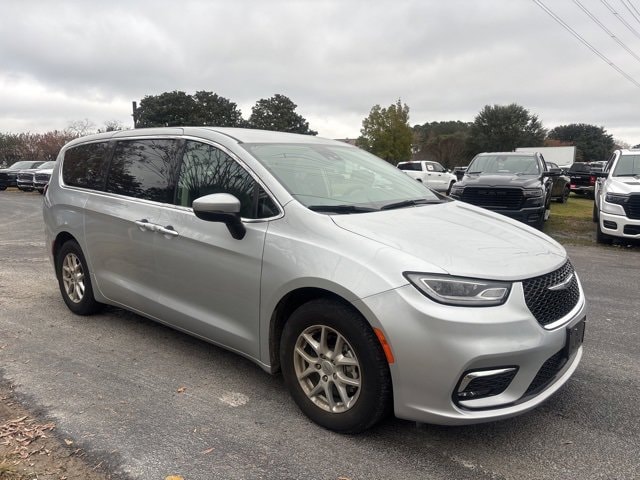 2023 Chrysler Pacifica Touring L's photo