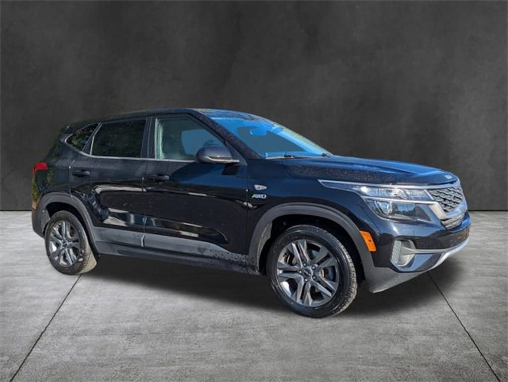 Used 2023 Kia Seltos LX SUV