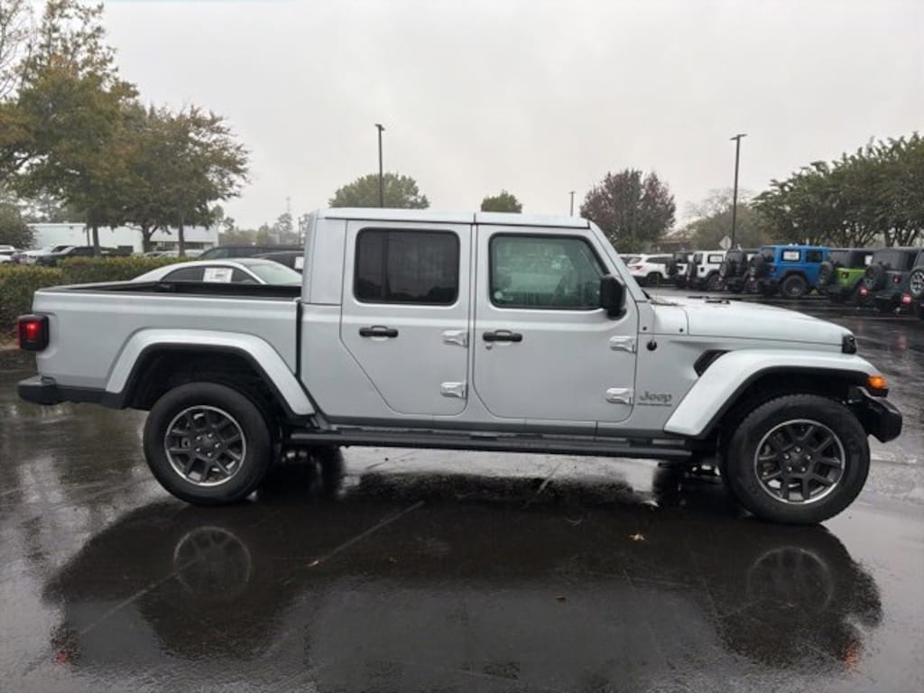 Used 2023 Jeep Gladiator Overland Truck Crew Cab