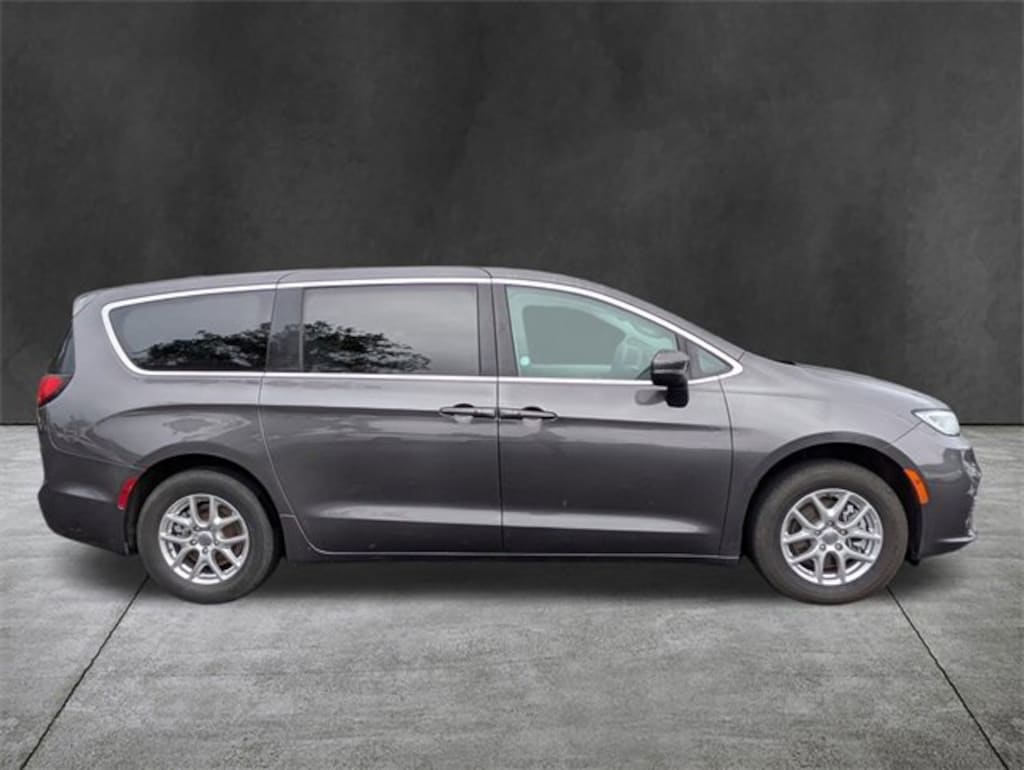 Used 2023 Chrysler Pacifica Touring L Van Passenger Van