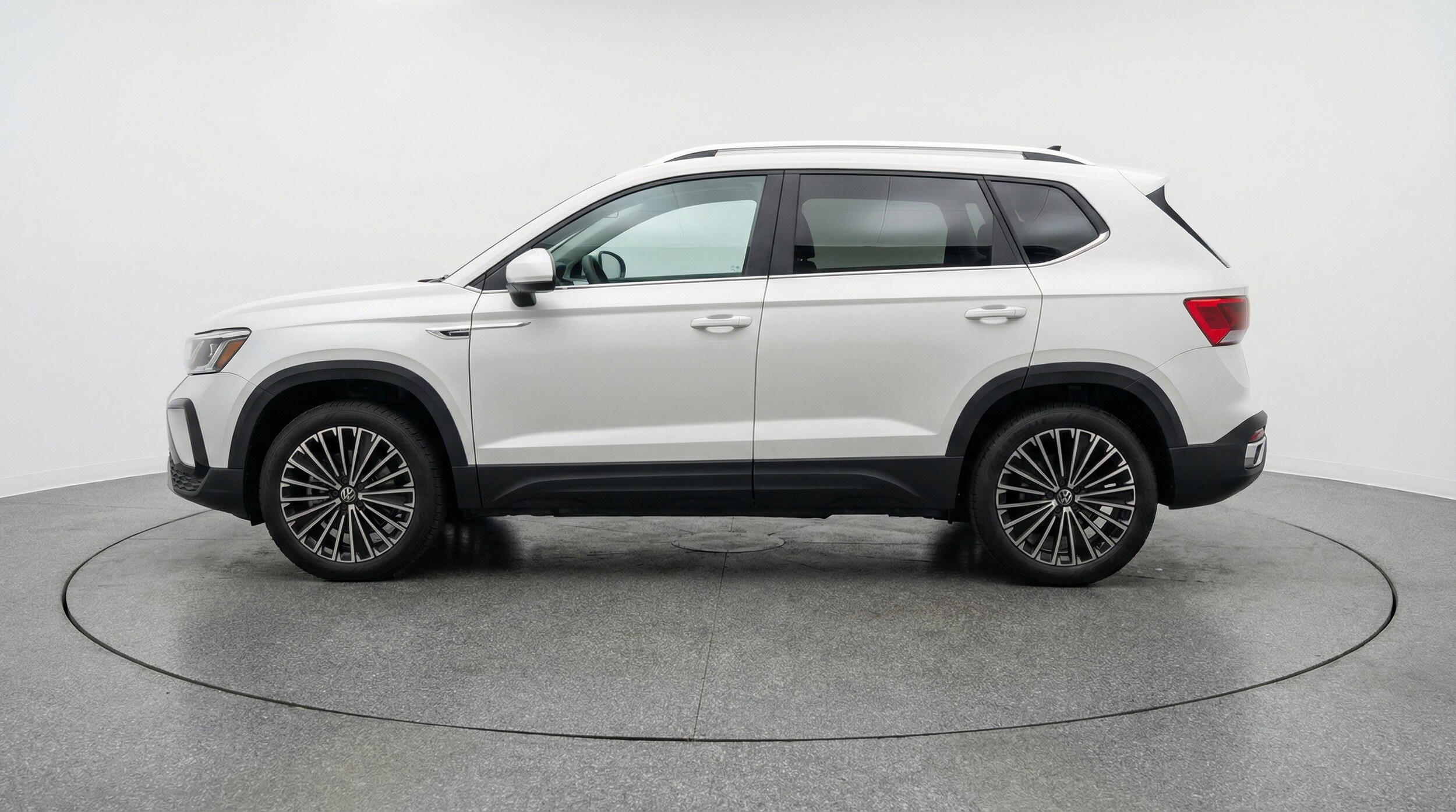 Thumbnail: 2025 Volkswagen Taos - 4