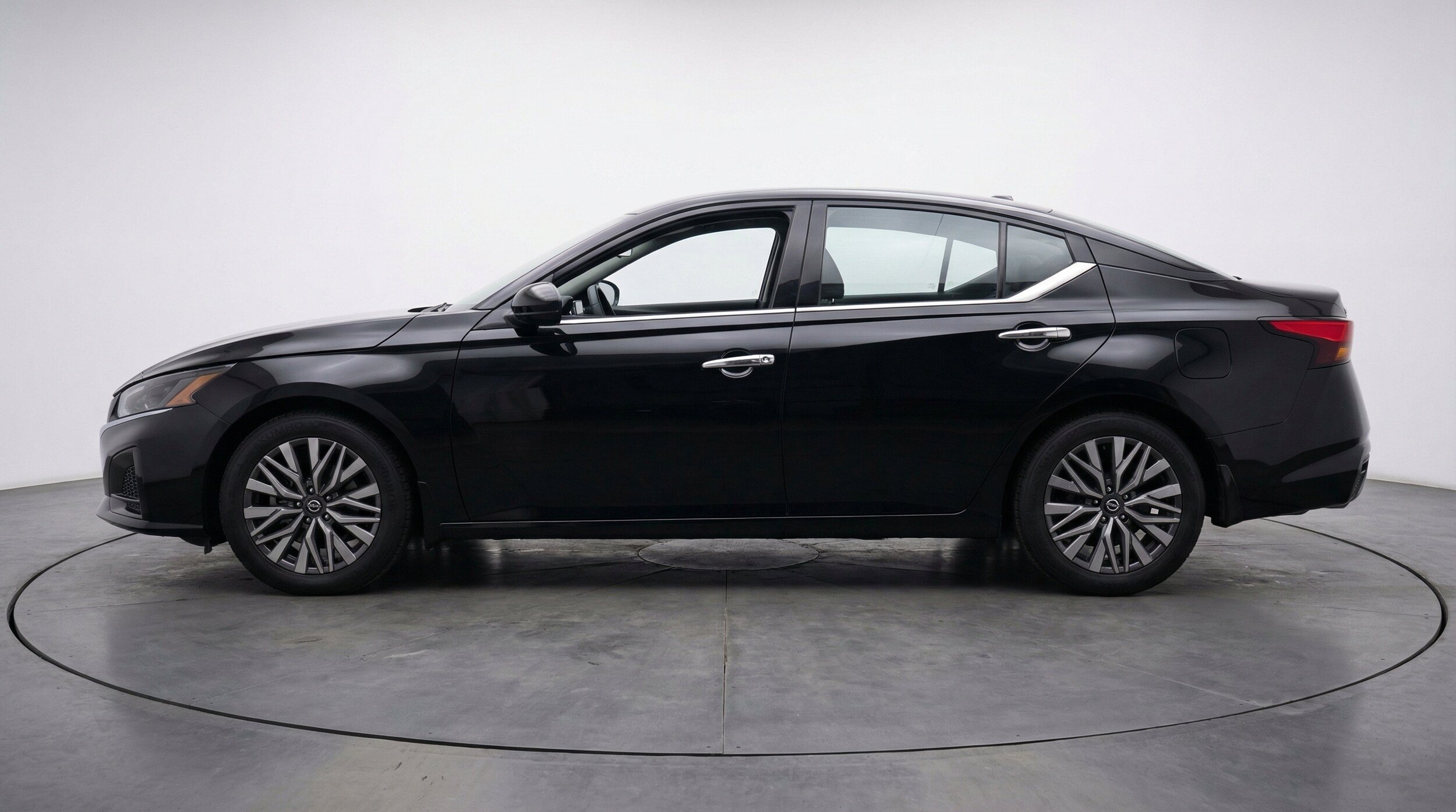 Thumbnail: 2025 Nissan Altima - 5