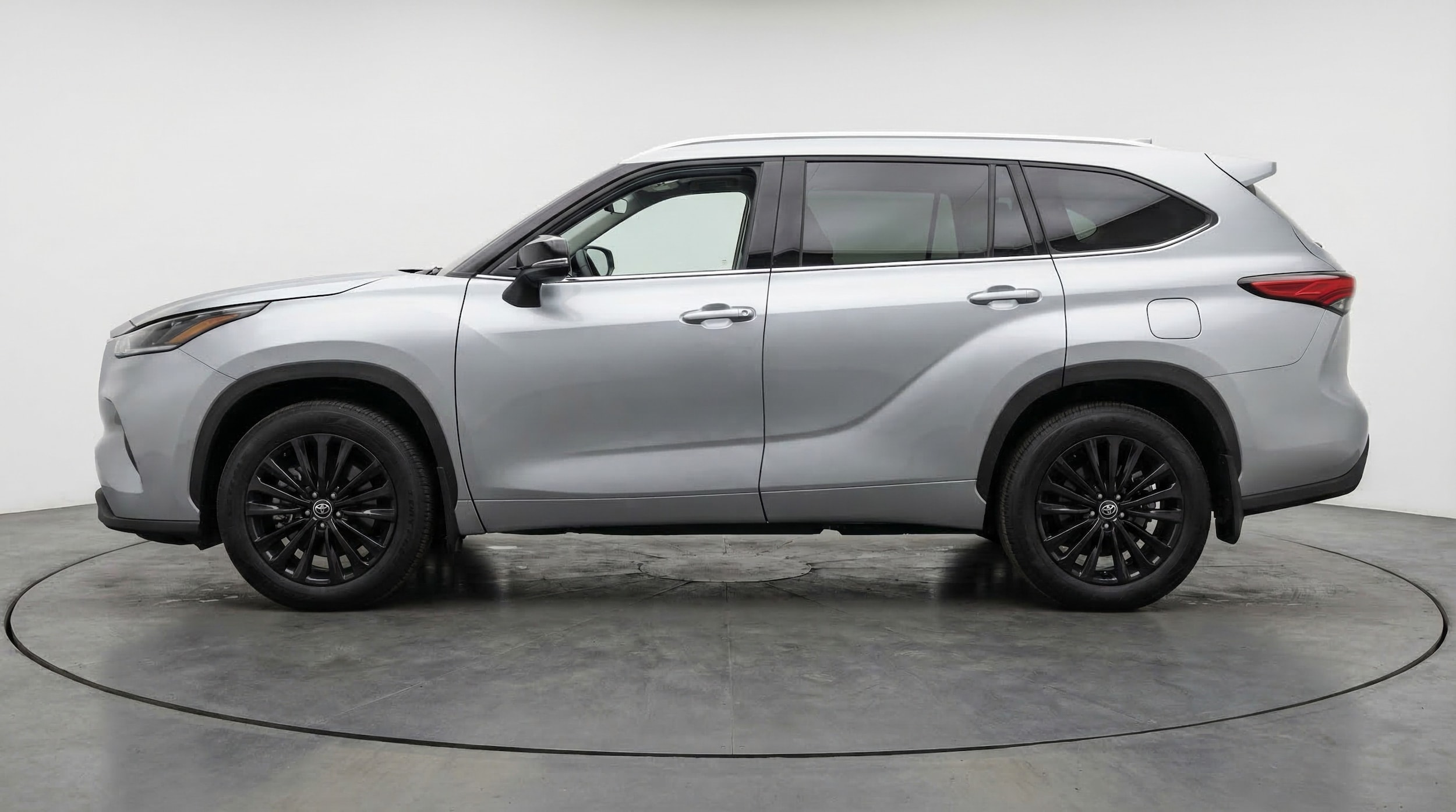 Thumbnail: 2025 Toyota Highlander - 4