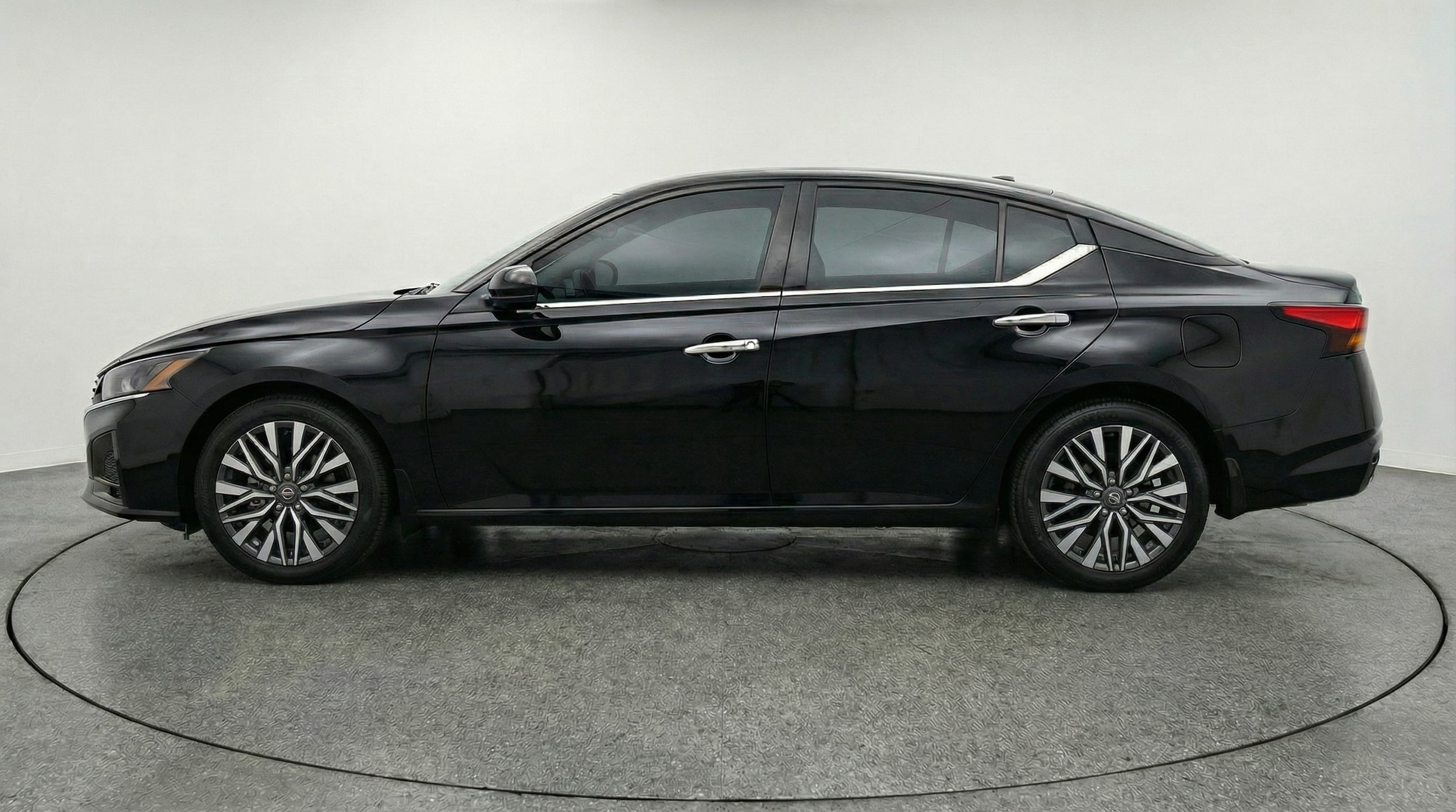 Thumbnail: 2025 Nissan Altima - 4