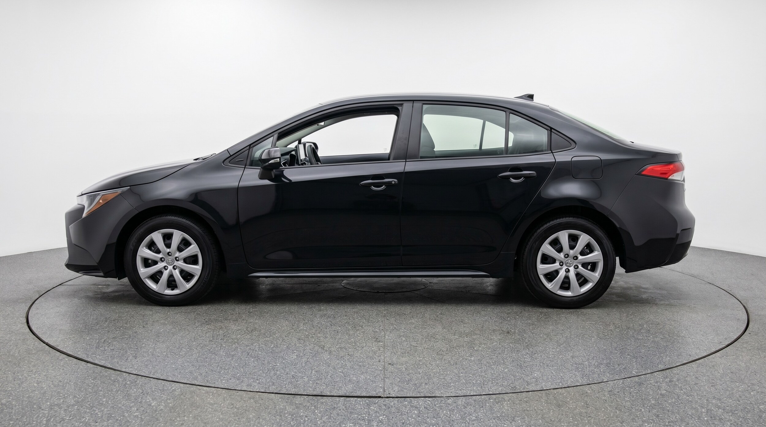 Thumbnail: 2025 Toyota Corolla - 4