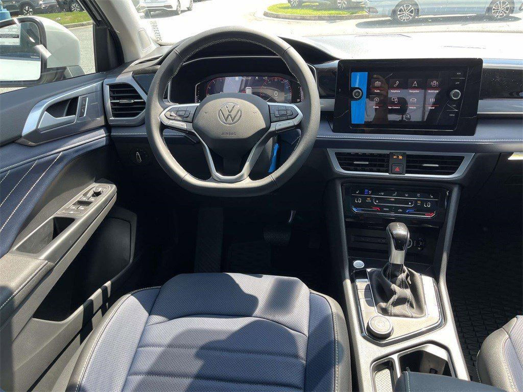 2025 Volkswagen Taos SEL - Photo 15