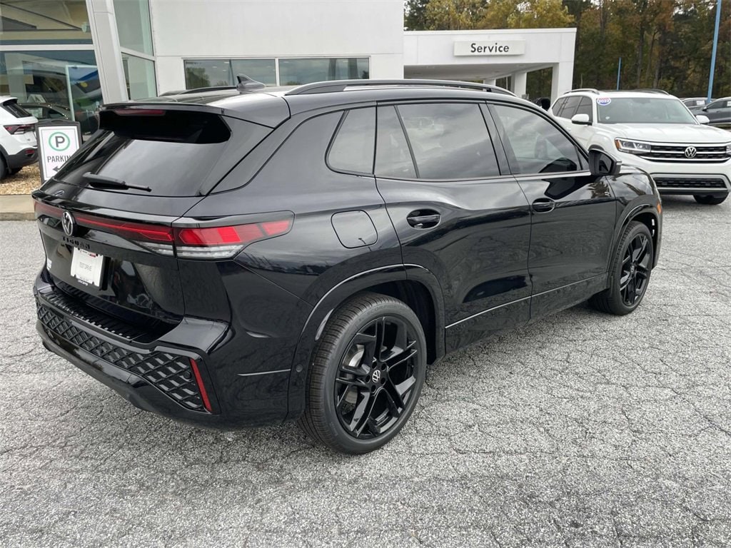 New 2026 Volkswagen Tiguan SE R-Line Black 2.0T SE R-Line Black FWD