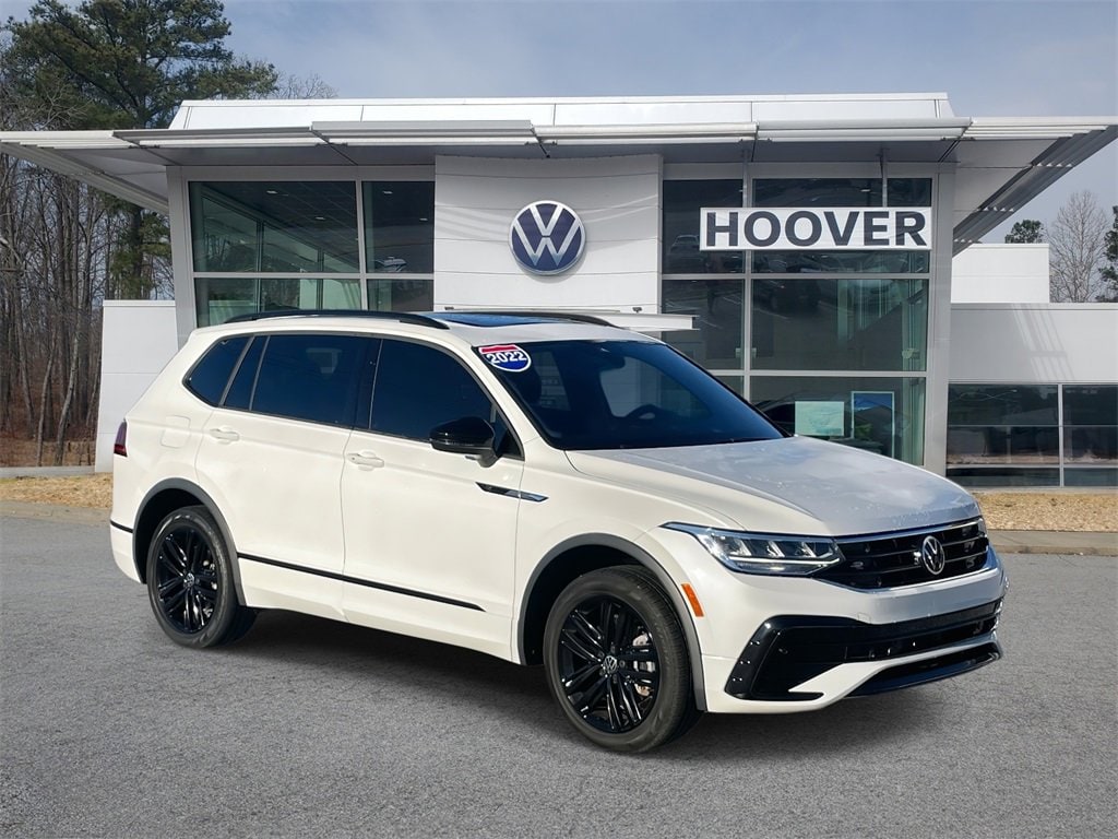 2022 Volkswagen Tiguan SE R-Line Black's photo