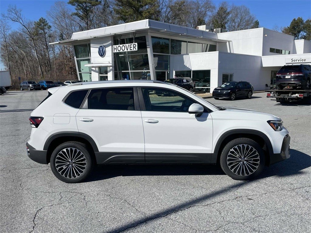 New 2025 Volkswagen Taos SE SE FWD