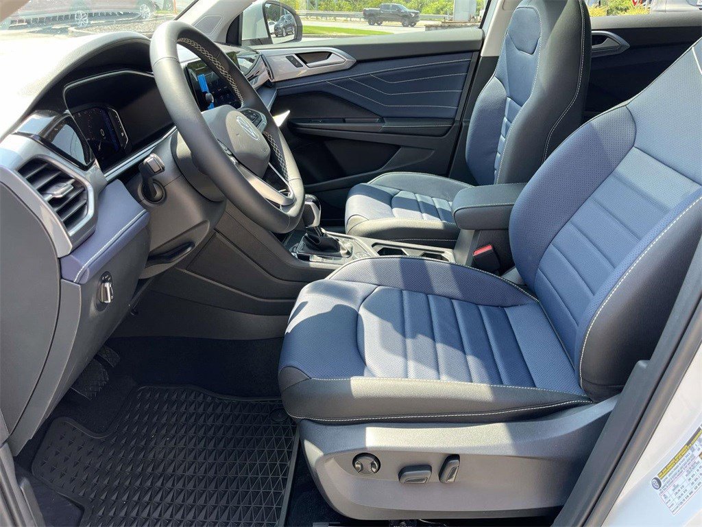 2025 Volkswagen Taos SEL - Photo 16