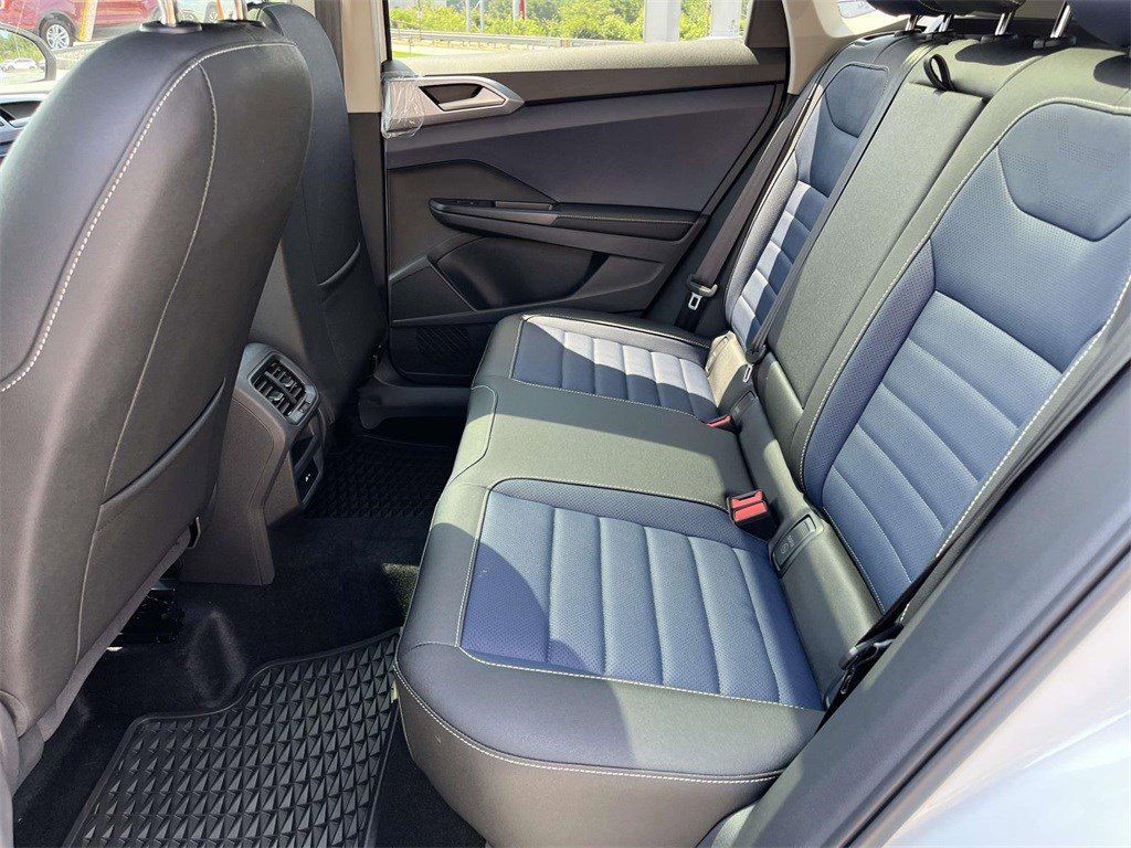 2025 Volkswagen Taos SEL - Photo 14