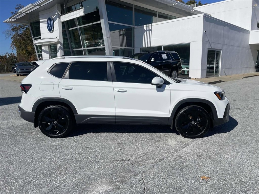 2025 Volkswagen Taos SE photo 2