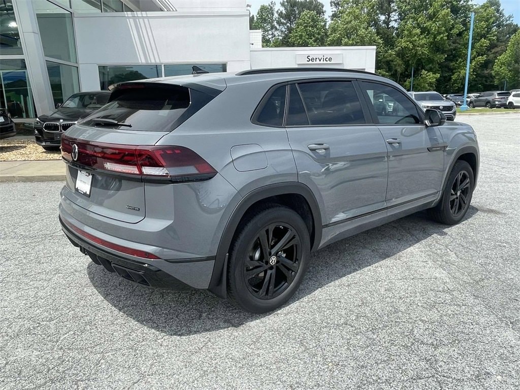 New 2025 Volkswagen Atlas Cross Sport 2.0T SEL R-Line Black 2.0T SEL R-Line Black 4MOTION