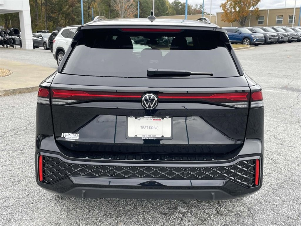 New 2026 Volkswagen Tiguan SE R-Line Black 2.0T SE R-Line Black FWD