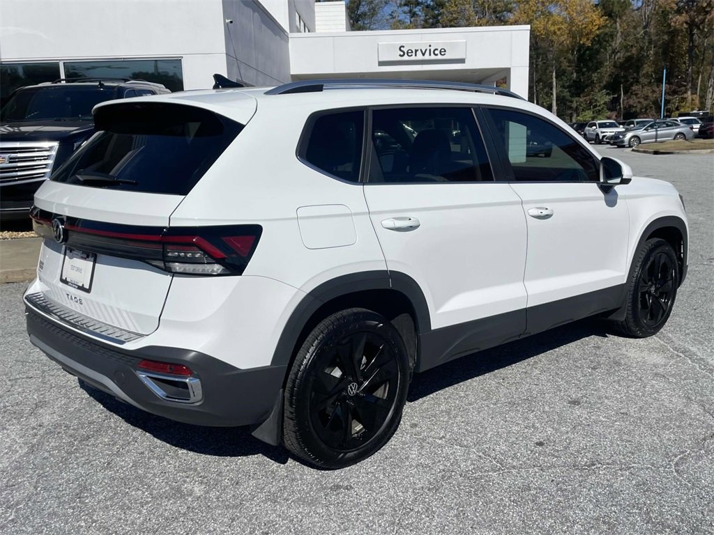 2025 Volkswagen Taos SE photo 3