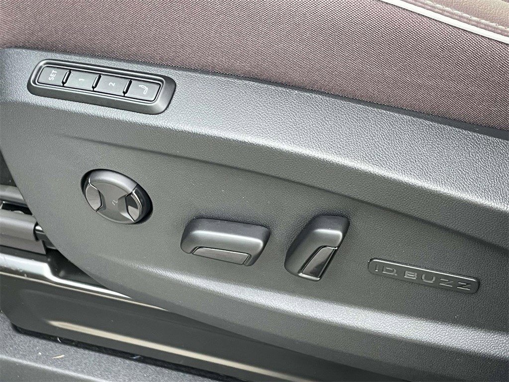 2025 Volkswagen ID. Buzz PRO S - Photo 18