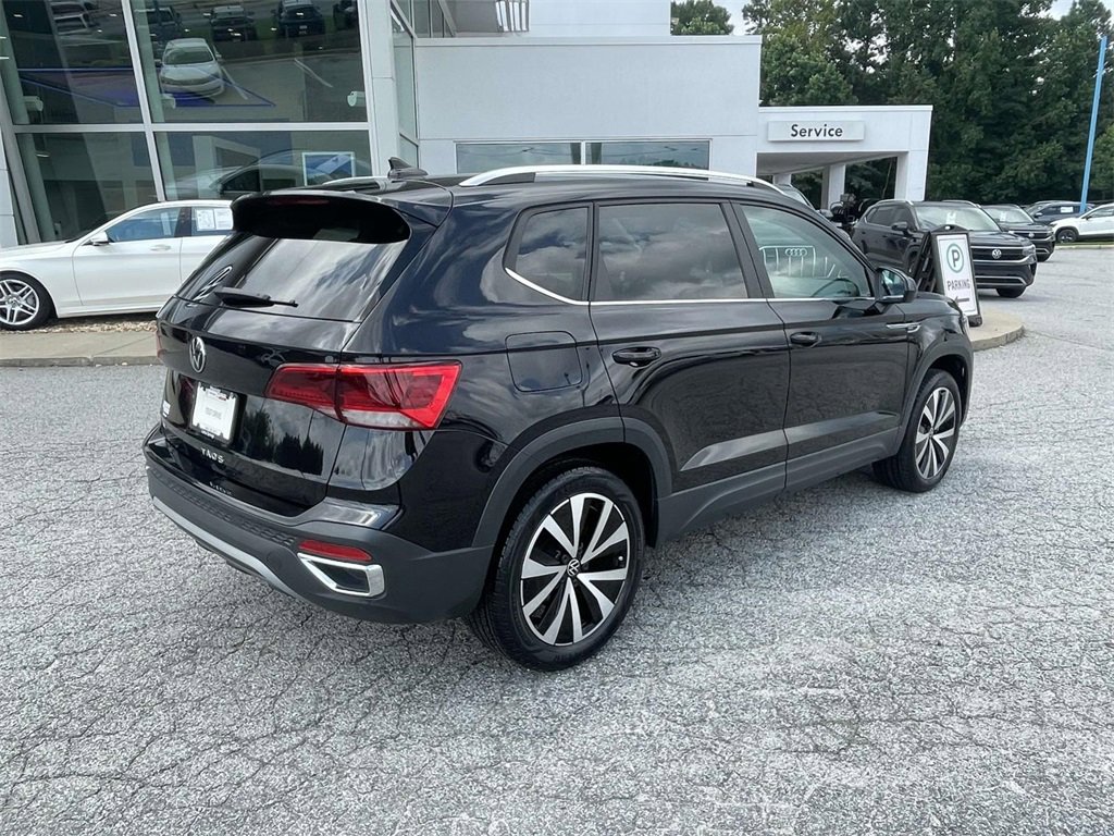 2023 Volkswagen Taos SE photo 2