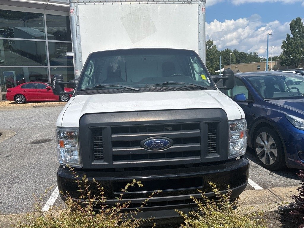 2022 Ford E-350 photo 2