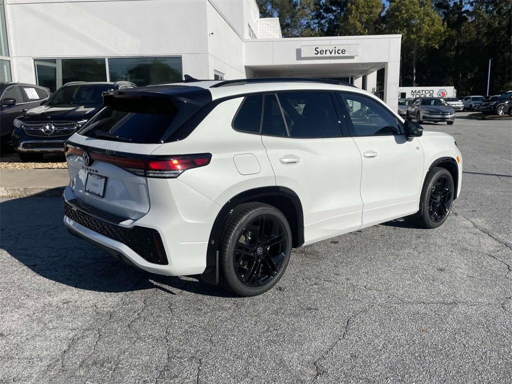 New 2026 Volkswagen Tiguan SE R-Line Black 2.0T SE R-Line Black FWD