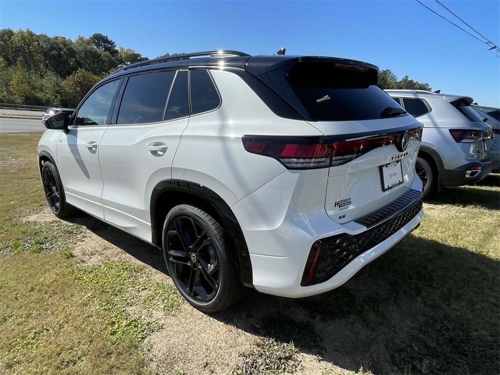 New 2026 Volkswagen Tiguan SE R-Line Black 2.0T SE R-Line Black FWD