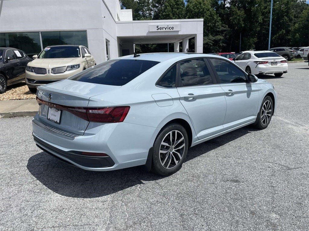 New 2025 Volkswagen Jetta SE SE Auto