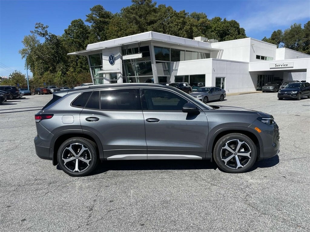 New 2025 Volkswagen Tiguan SE 2.0T SE FWD