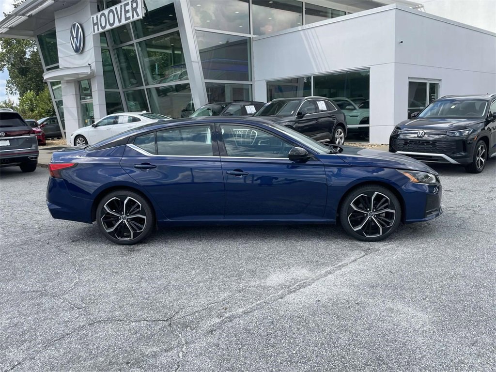 2024 Nissan Altima 2.5 SR photo 2