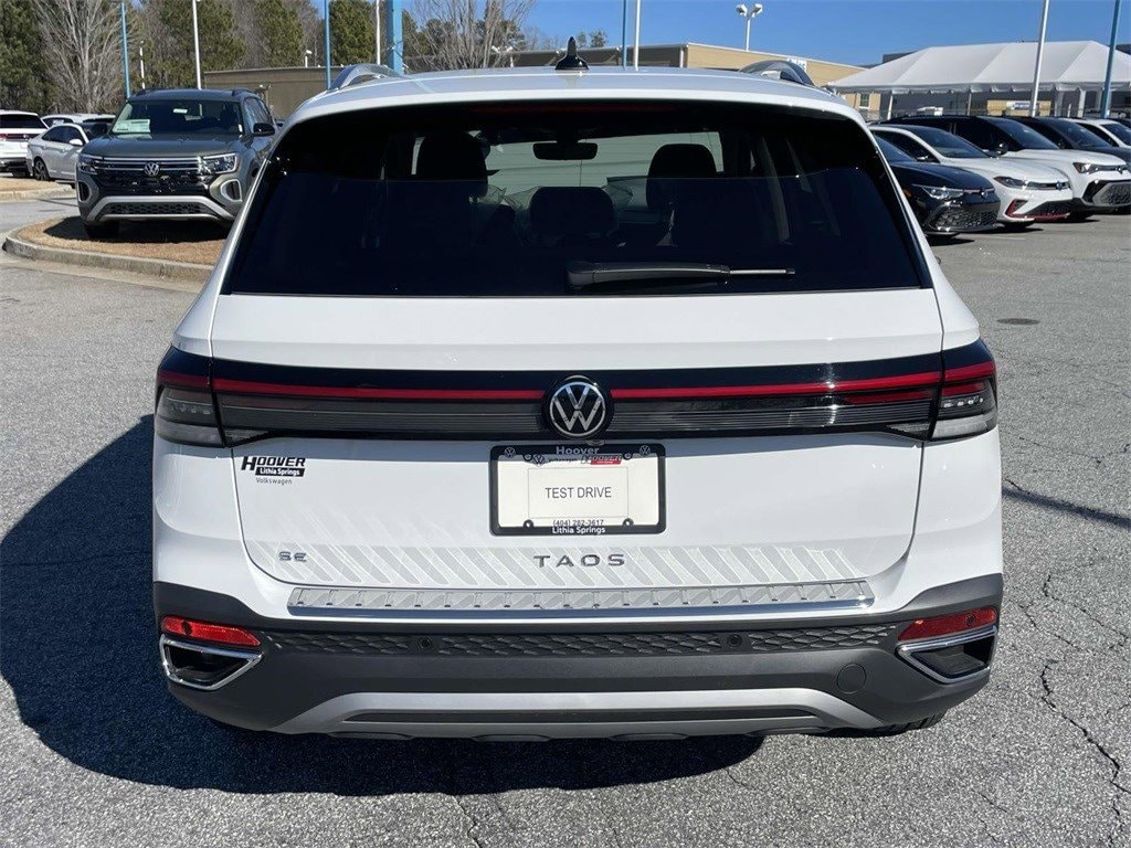 New 2025 Volkswagen Taos SE SE FWD